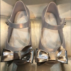 Mini Melissa’s Silver toddler shoes size 7 USA